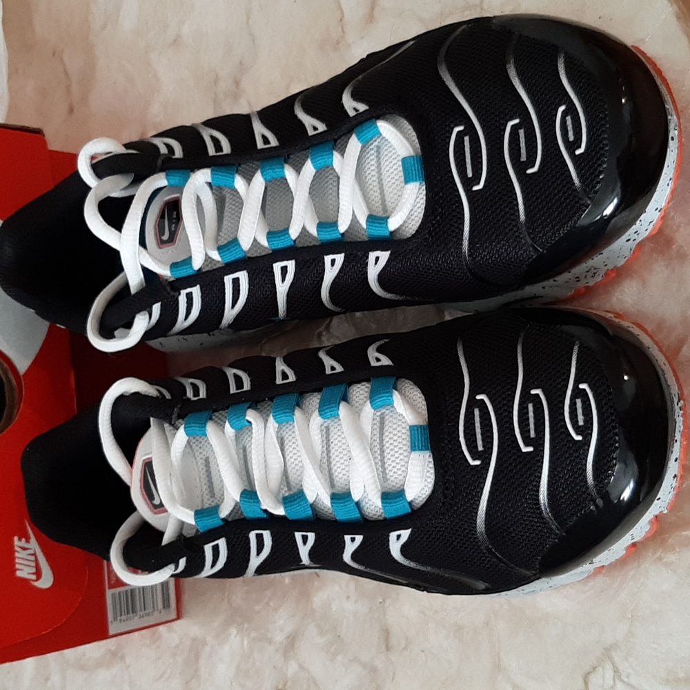 Nike Air Max Plus, Black Turf Orange - Size 5Y = men's 5 and women's 6.5 - Picture 3 of 7